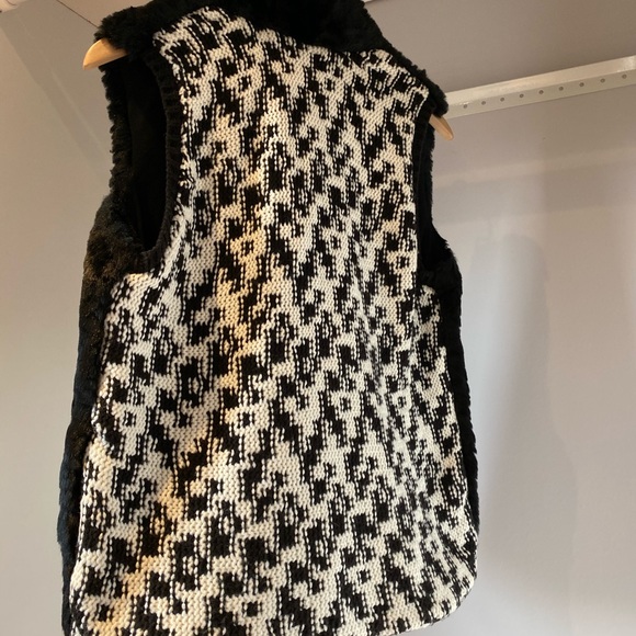 Fuzzy fake fur vest - Picture 3 of 3